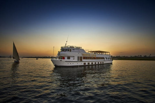 From Luxor: Nile Cruise to Dendera Day Trip with Temple Guided Tour and Lunch