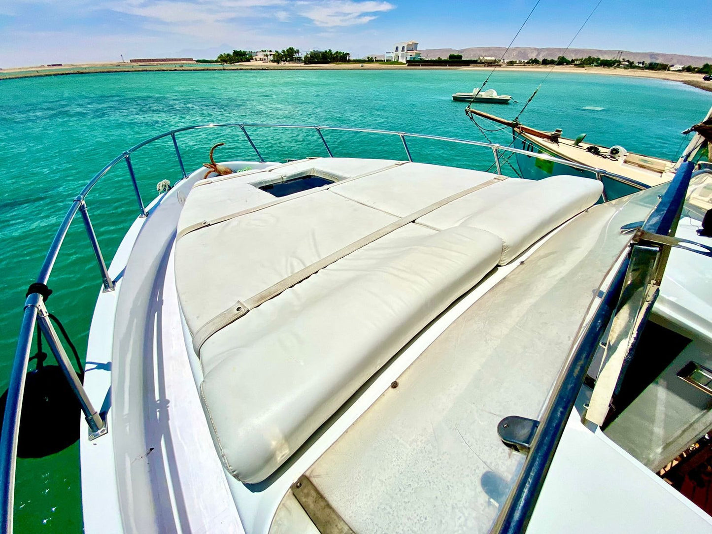 El Gouna: Moods Private Speedboat Rental to Bayoud