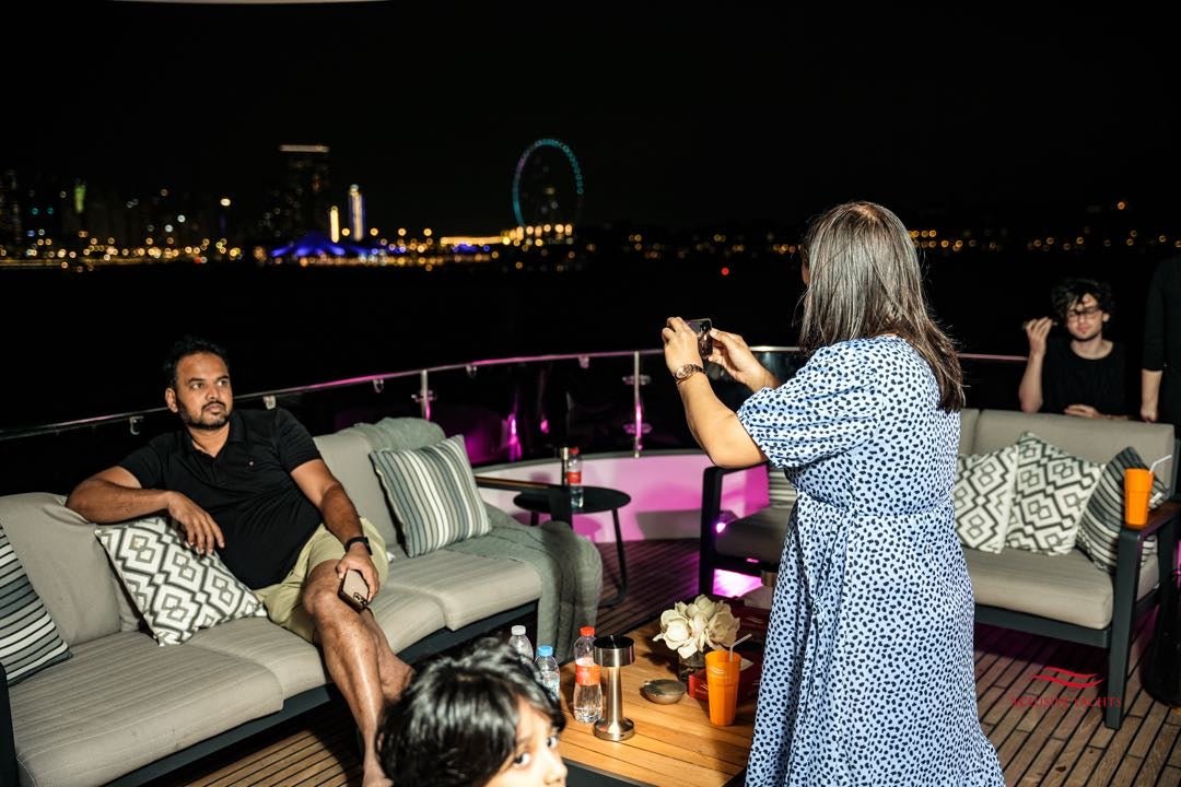 Dubai: Akşam Süper Yat Deneyimi