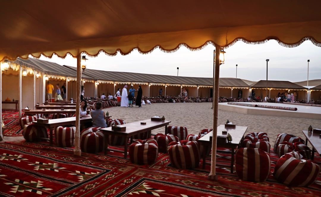 Dubai: Rote Dünen mit dem Quad, Kamelritt, Sandboarding und BBQ im Al Khayma Camp