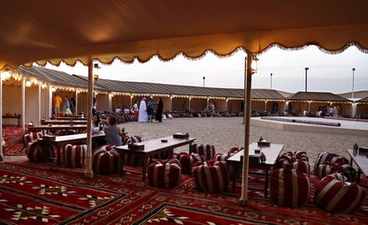 Dubai: Rote Dünen mit dem Quad, Kamelritt, Sandboarding und BBQ im Al Khayma Camp