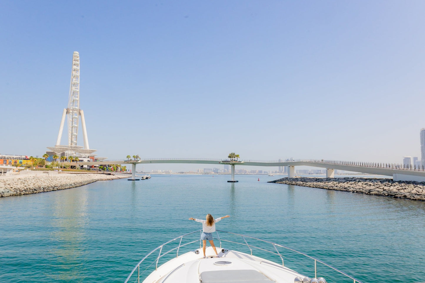 Dubai: excursão noturna pela costa do iate de luxo Burj com churrasco ao vivo