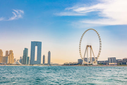 Dubai: passeio de iate de luxo com almoço ou jantar com churrasco opcional