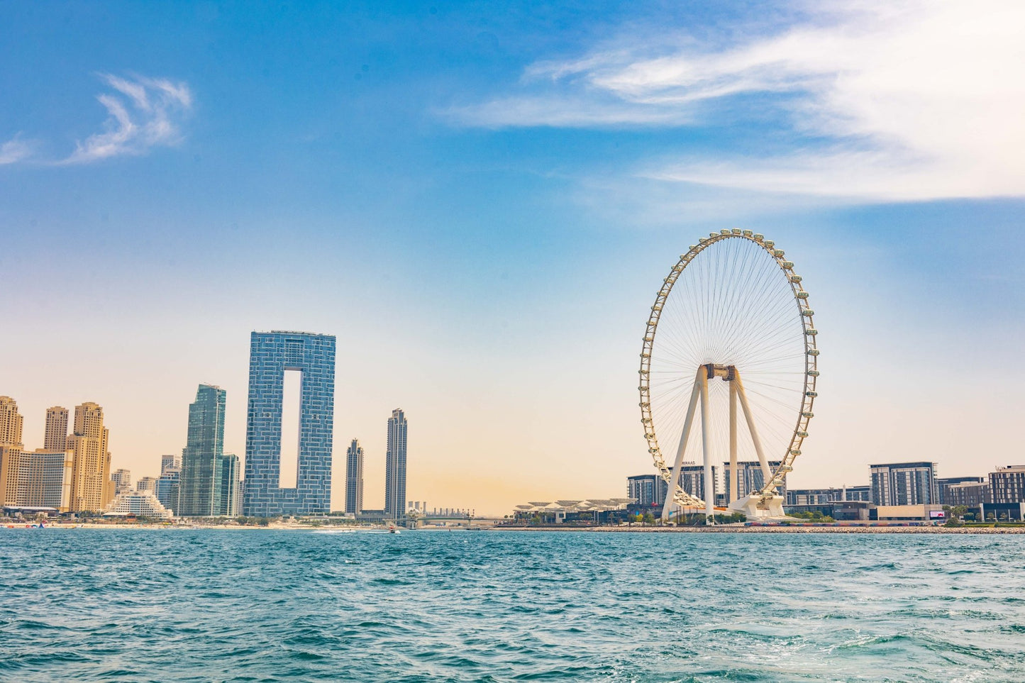 Dubai: passeio de iate de luxo com almoço ou jantar com churrasco opcional
