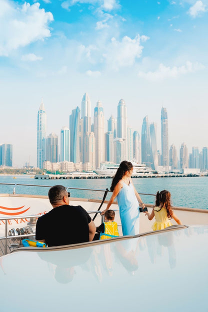 Dubai: Marina Yacht Tour com churrasco ao vivo