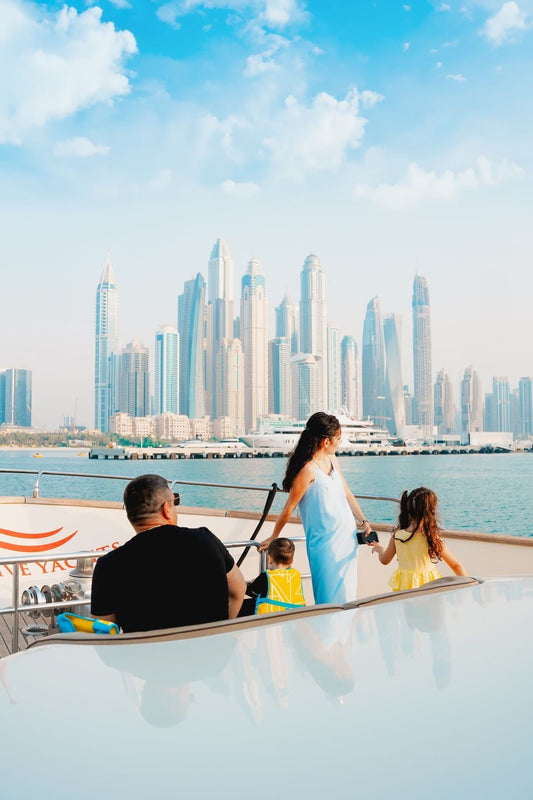 Dubai: Marina Yacht Tour com churrasco ao vivo