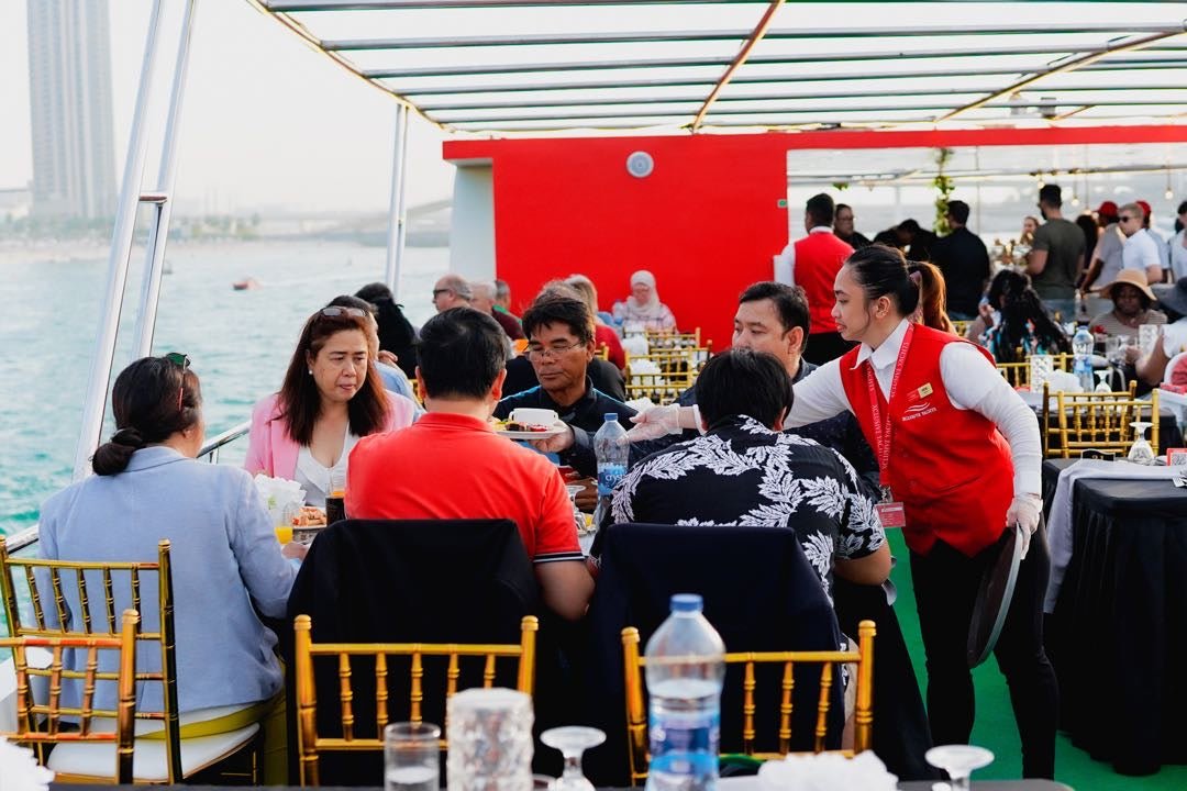 Dubai: cruzeiro noturno pela marina com jantar