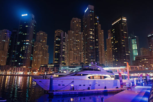 Dubaj: nocna wycieczka luksusowym jachtem Burj Coastline z grillem na żywo