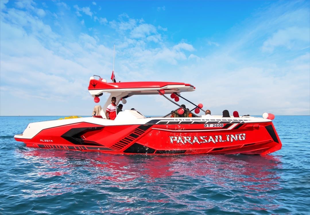 Dubai: Private Luxury Speed Boat with Sightseeing Tour