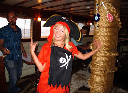 Sharm El Sheikh: Piraten-Segelboot mit Mittagsbuffet