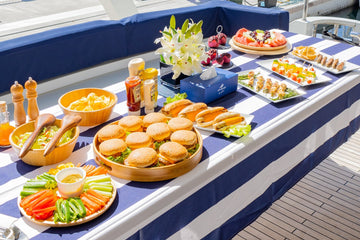 Dubai: Luxury Yacht Tour with Optional BBQ Lunch or Dinner
