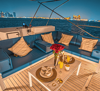 Doha: Couples Romantic Dinner on a Luxury Yacht