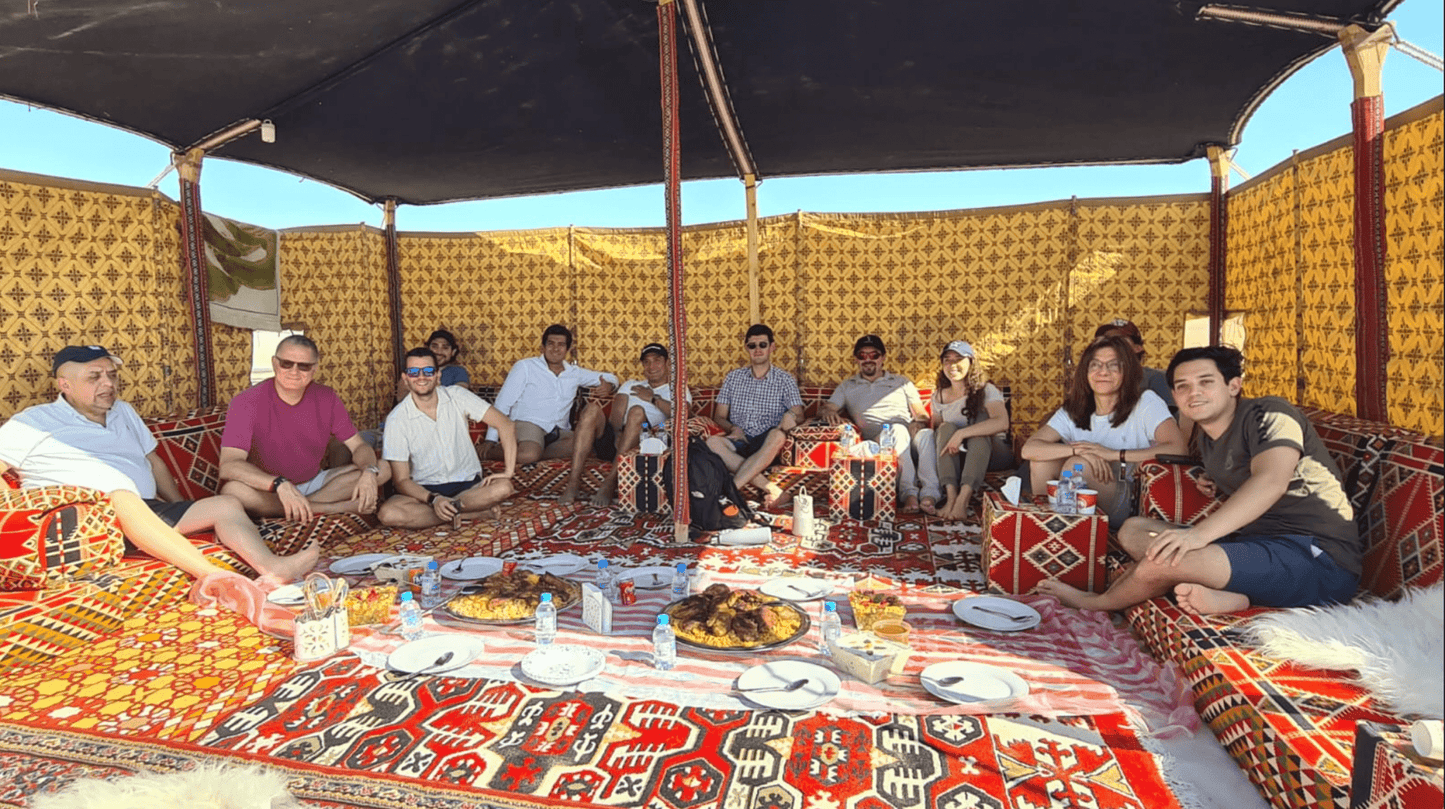 Doha : safari VIP d'une journée dans le désert avec dîner traditionnel de style bédouin