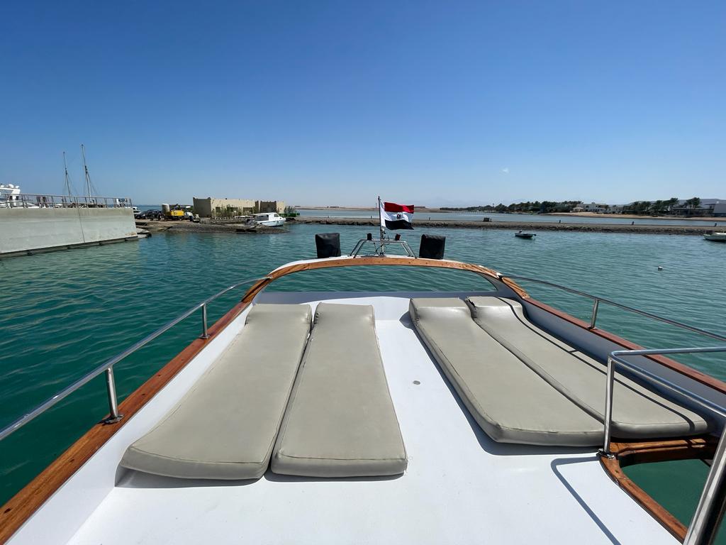 El Gouna: Private Boat Day Trip to Bayoud