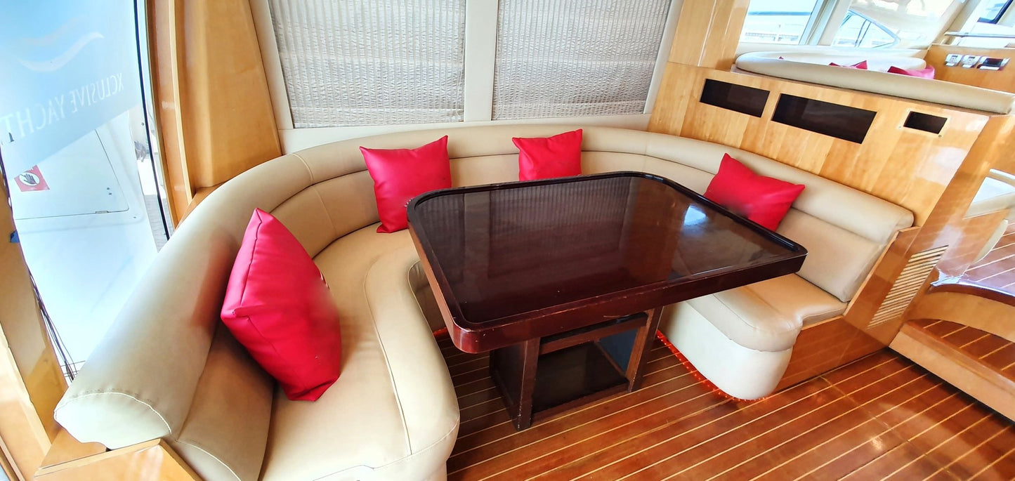 Dubái: paseo en barco privado Majesty Boat de 56 pies