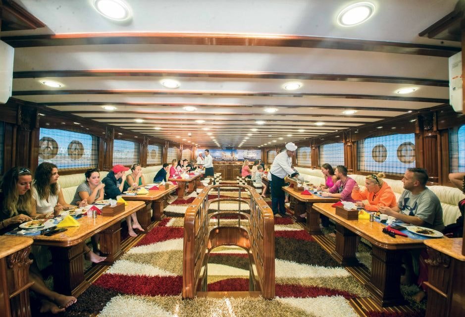 Ain El Sokhna: Luxury Snorkeling Boat Cruise & Lunch