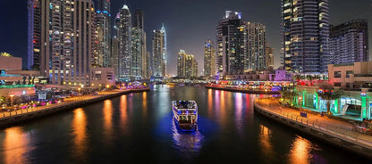 Dubai: excursão noturna pela costa do iate de luxo Burj com churrasco ao vivo