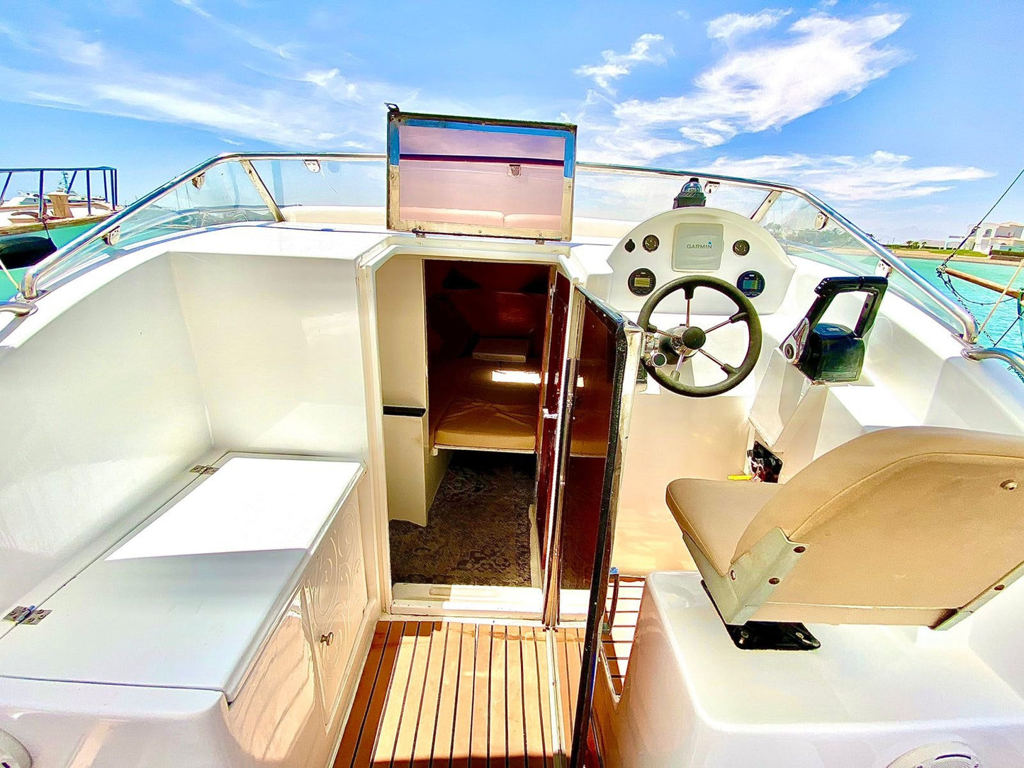 El Gouna: Moods Private Speedboat Rental to Bayoud