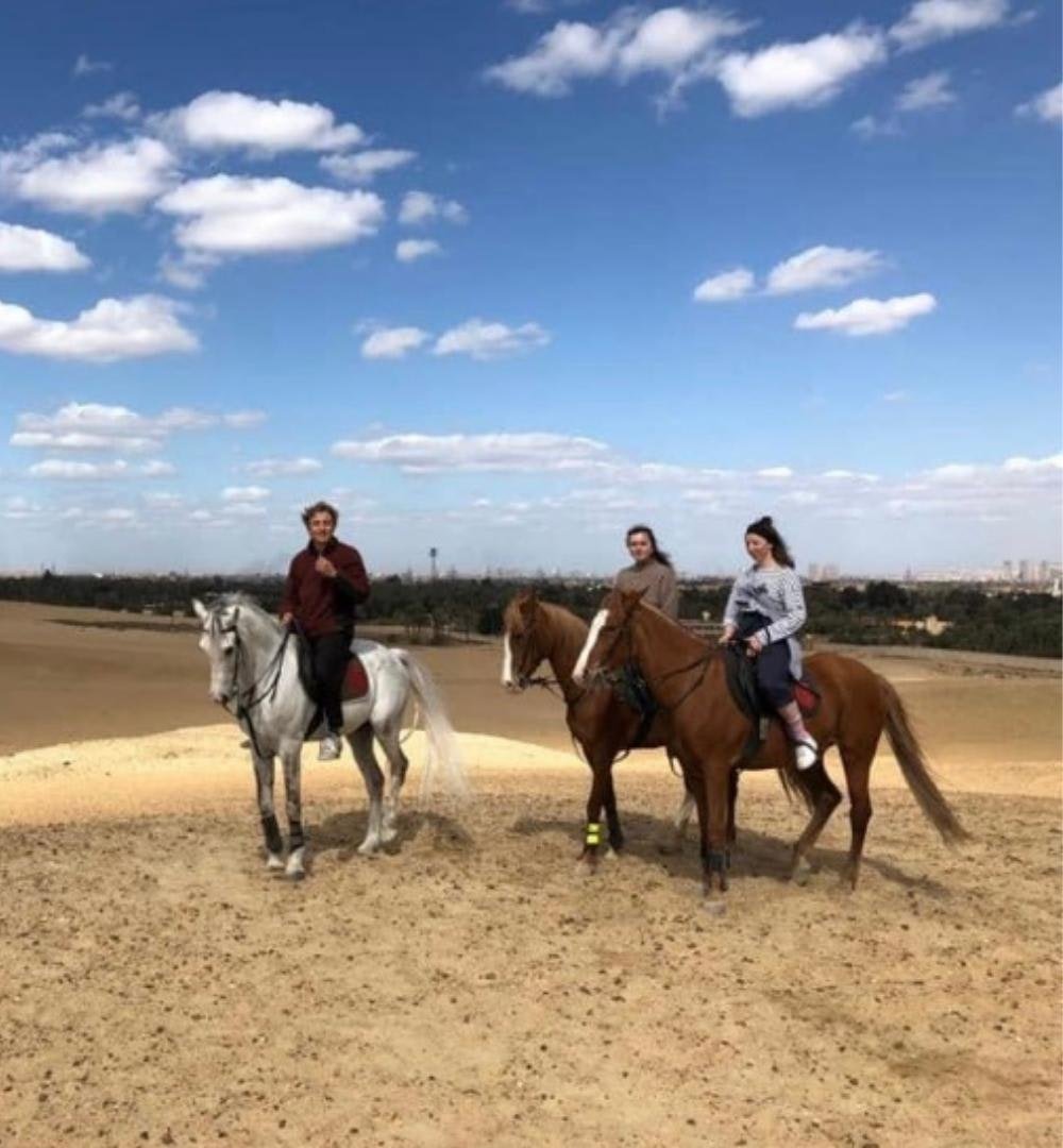 アブサー砂漠での乗馬