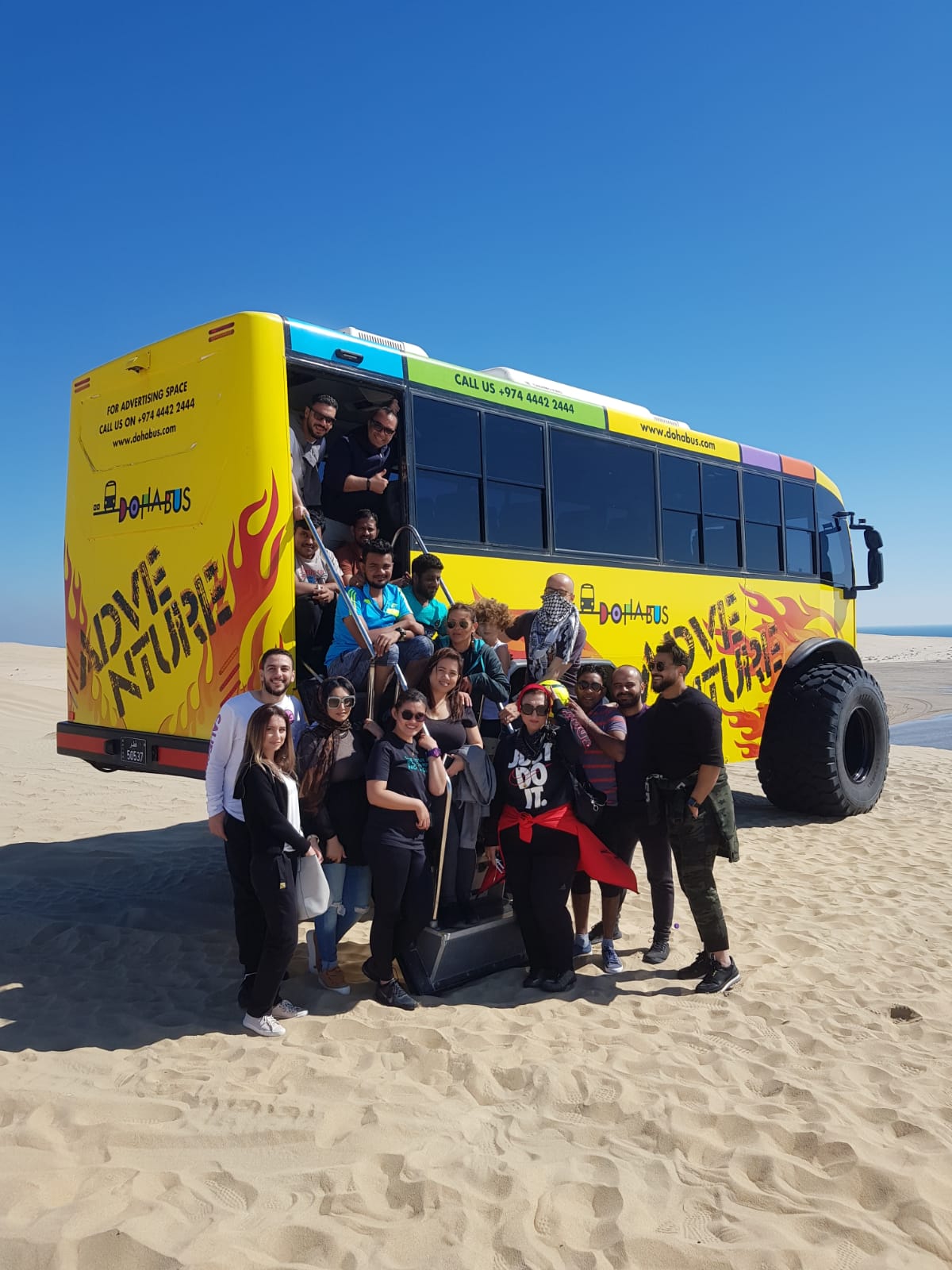 Doha : visite en bus monstre dans le désert de Sealine