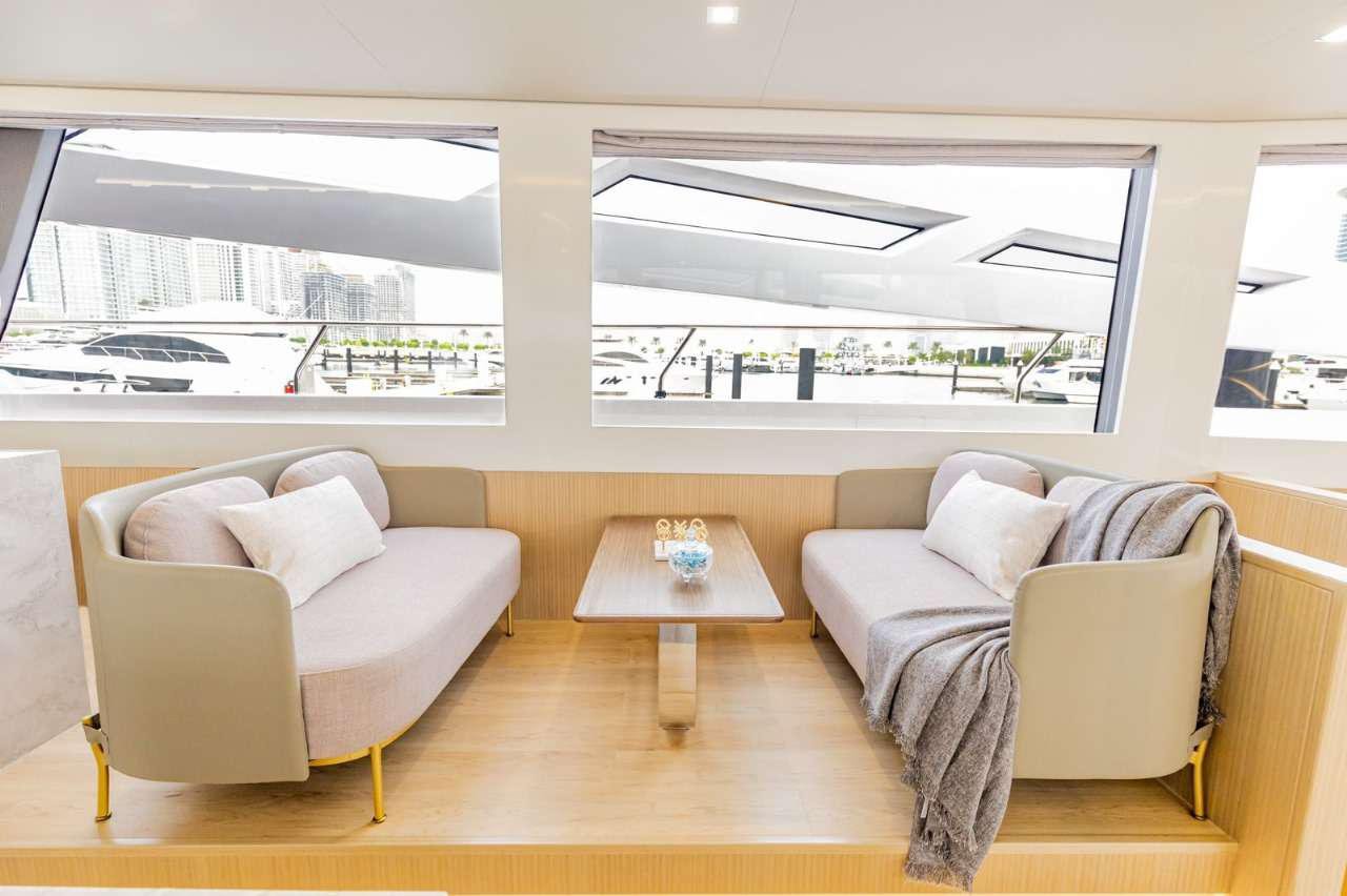 Dubái: alquiler privado de yate de lujo Infinity de 60 pies