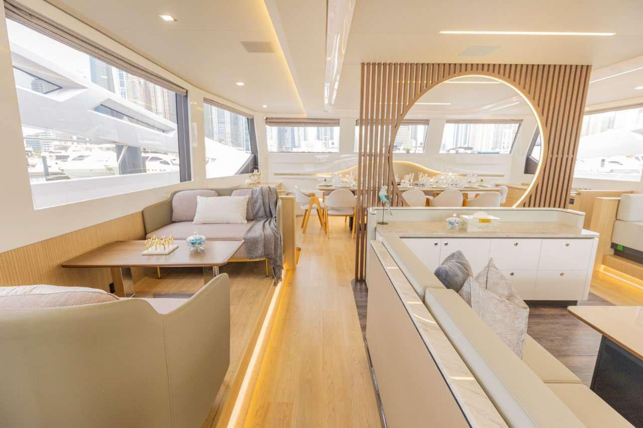 Dubái: alquiler privado de yate de lujo Infinity de 60 pies